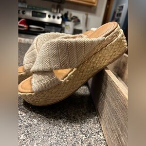 Super cute size 6.5 Universal Threads chunky comfy sandals.  Worn a couple times